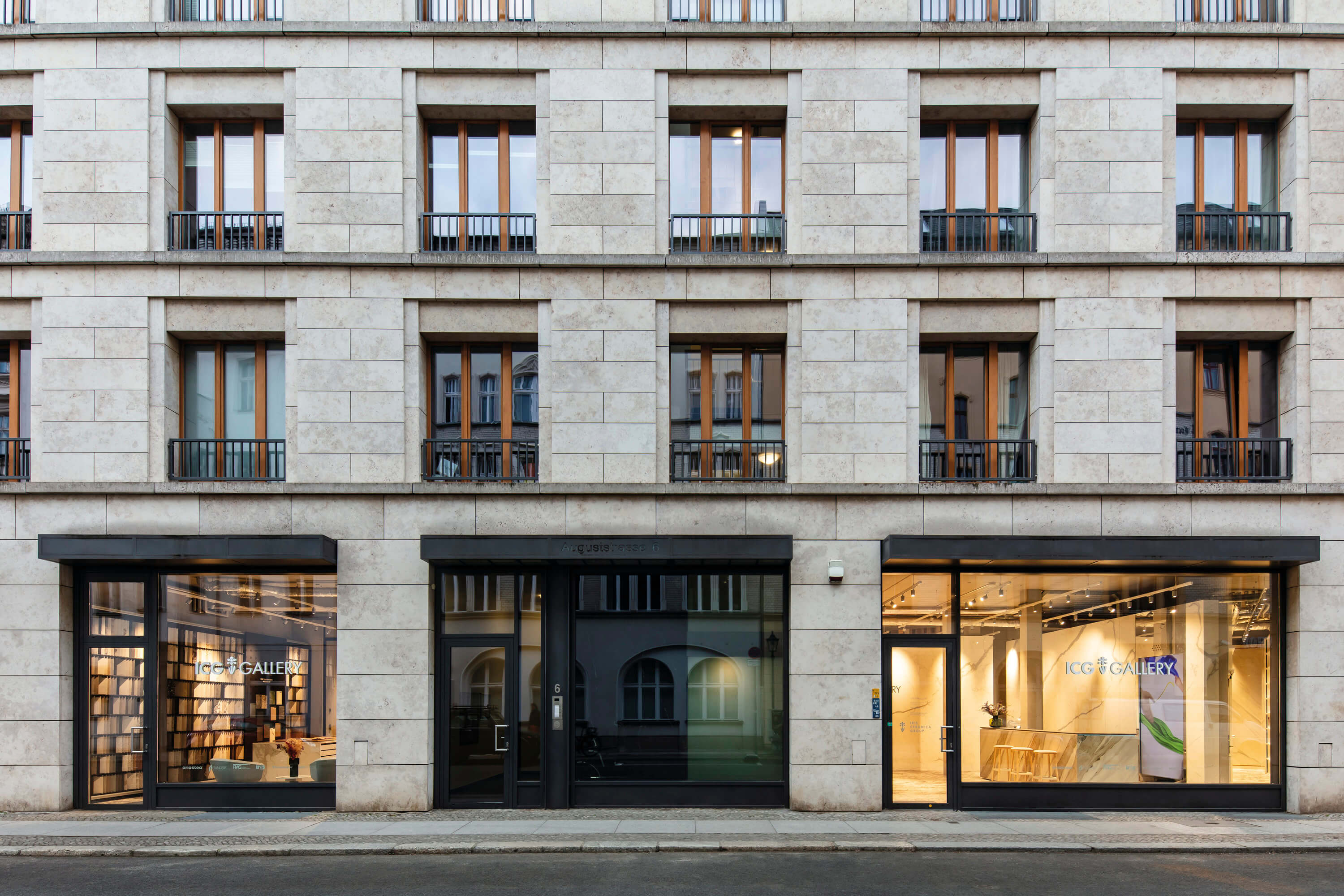 ICG Gallery - Berlin carousel 07