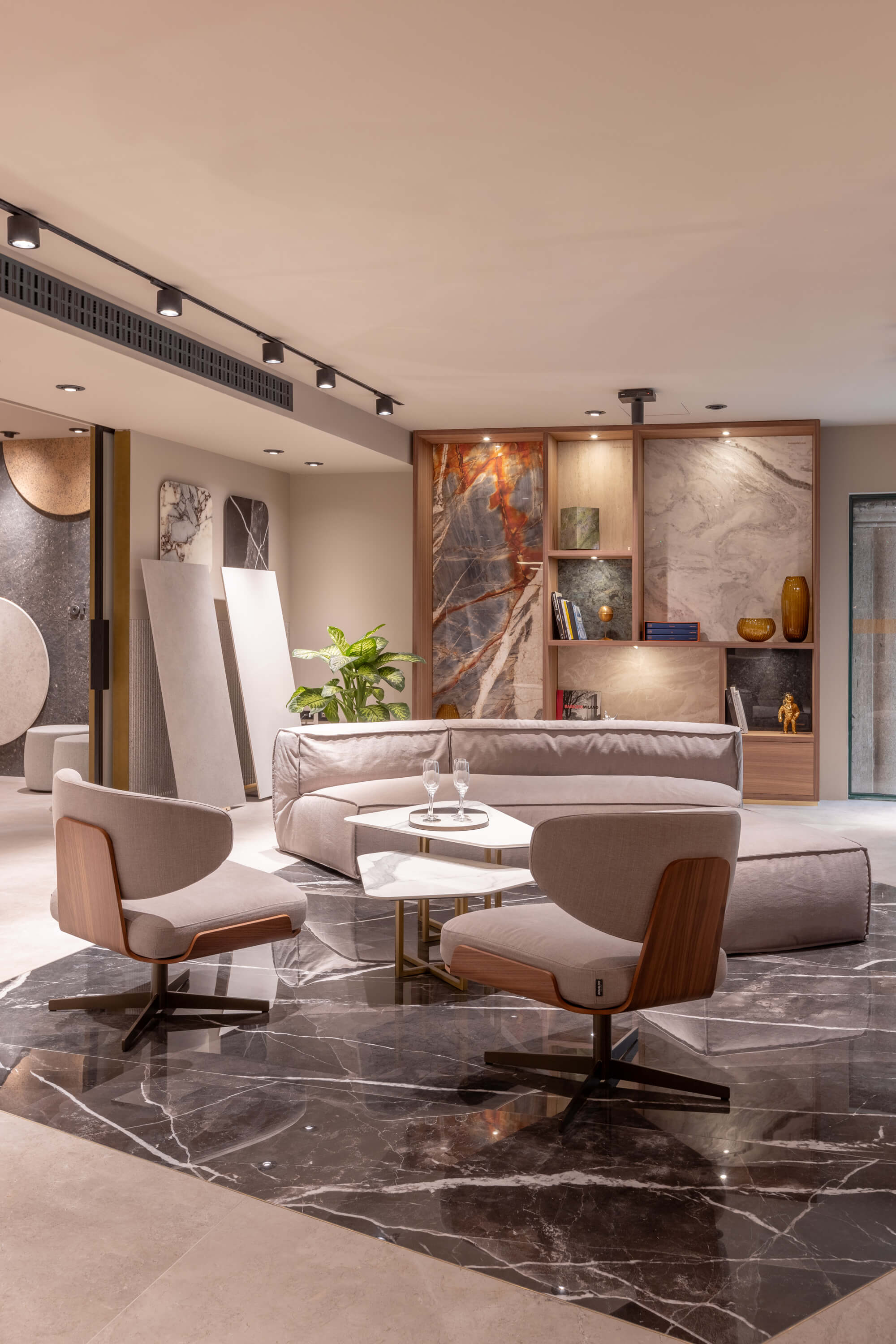 ICG Gallery - Milan Carousel 01