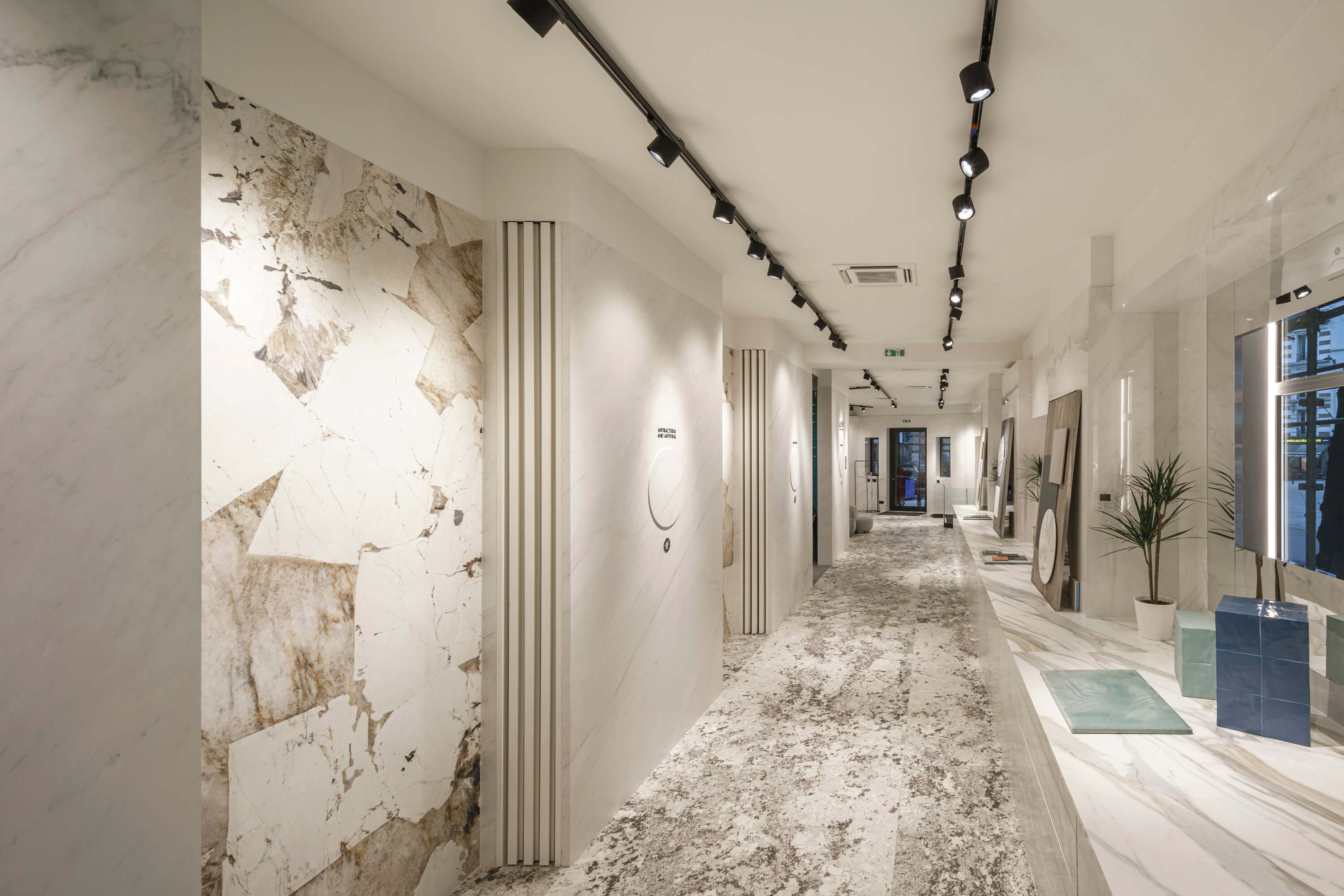 ICG Gallery - Paris Carousel 01