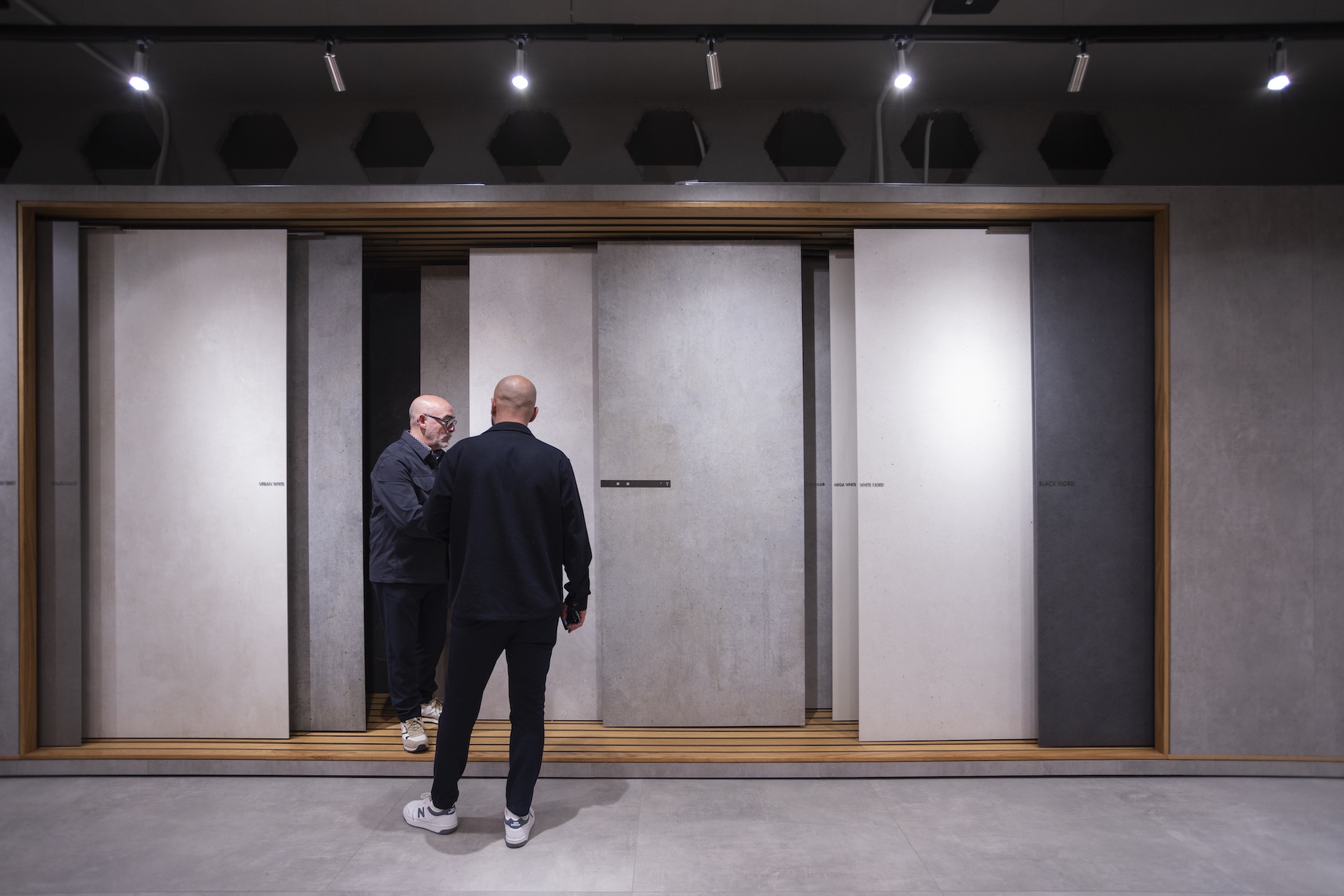 Phygital - Physical and Digital talk 01